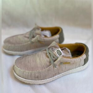 Hey Dude Wally Youth. Jersey, size 5